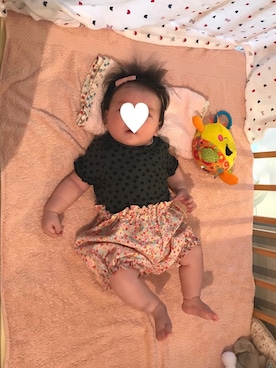 「H&M（エイチ・アンド・エム）のアイテム（Tシャツ/カットソー、グレー系）」を使った、himaさん（キッズ・100cm）の夏コーディネート