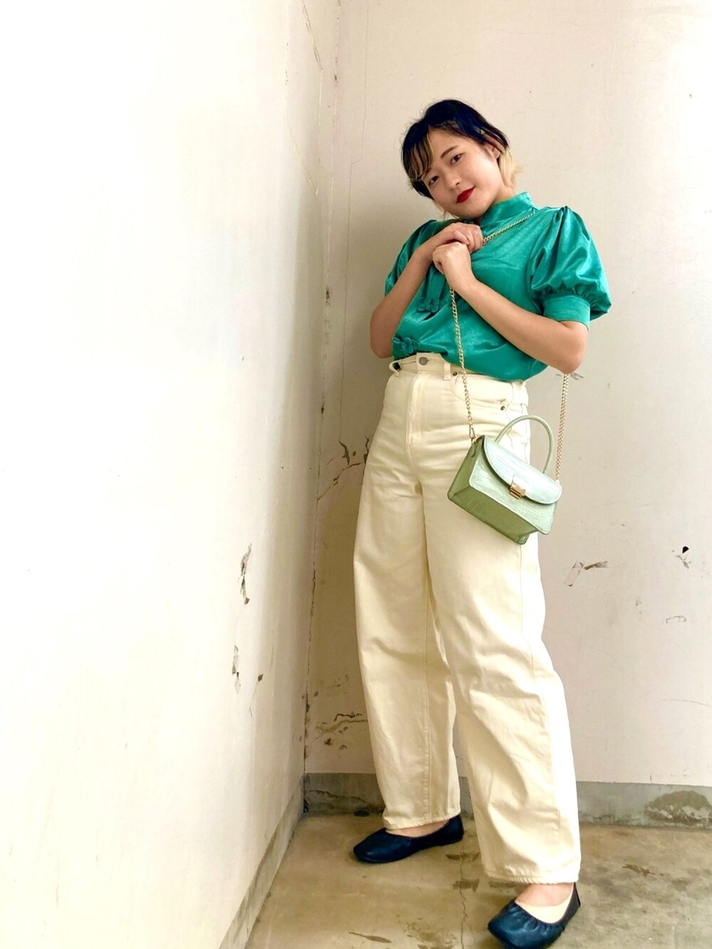 「ラクチンコーデ、チャイナシャツ、バレエシューズ、GUコーデ、GU、遊び心」｜「GUのアイテム（デニムパンツ、ホワイト系）」を使った、タナカミキさん（レディース・155cm）の春コーディネートの1枚目の写真