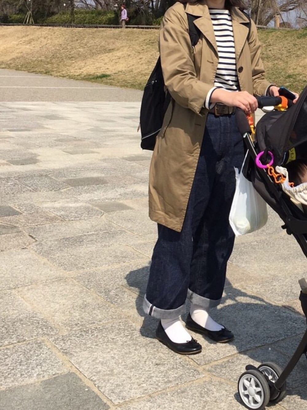 「シンプルコーデ、カジュアルコーデ、パンツスタイル、ママコーデ、ママファッション、セントジェームス、ANATOMICA、618marilyn、marimekko、マリリン」｜「FRAMeWORKのアイテム（トレンチコート、ベージュ系）」を使った、tum...gさん（レディース・156cm）の春コーディネートの1枚目の写真