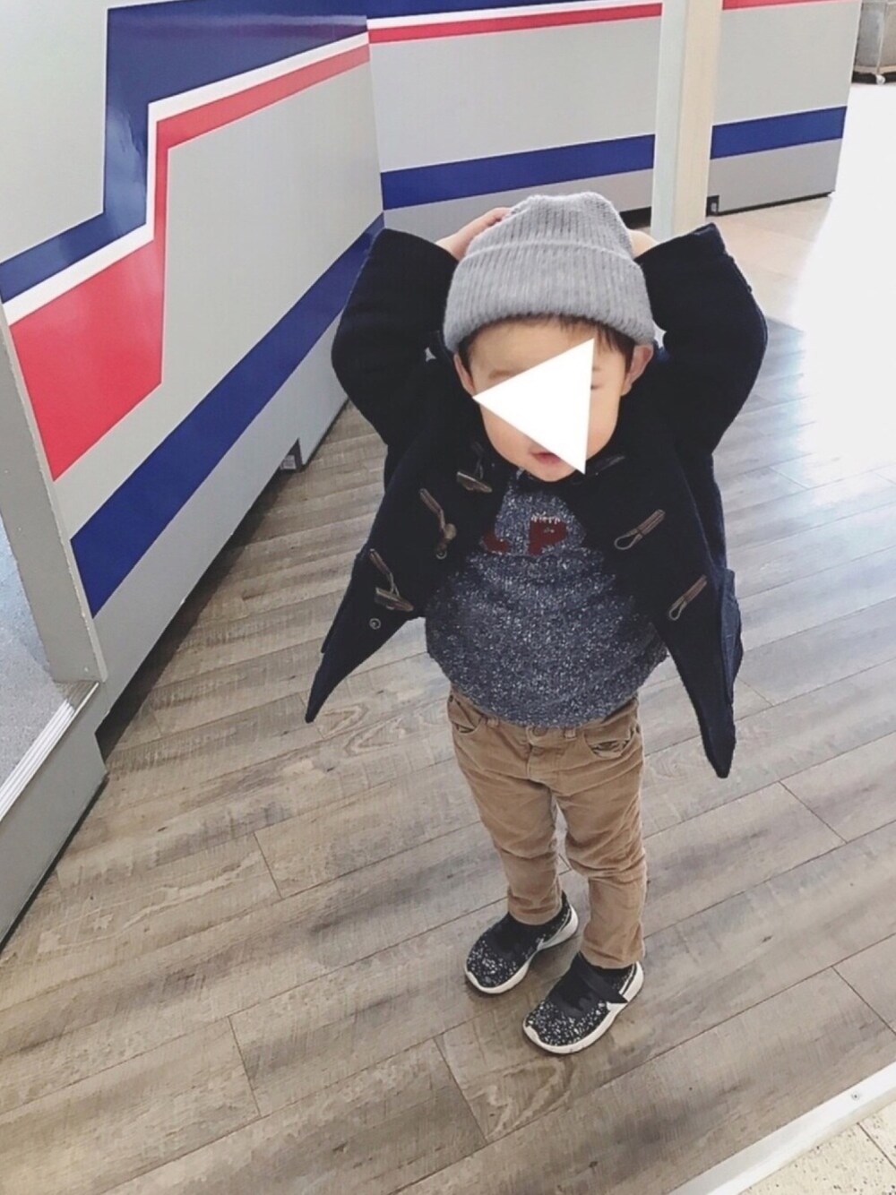 「おとこのこ、3歳、ZARA KIDS、ダッフルコート、2018」｜「ZARAのアイテム（ダッフルコート、ブラック系）」を使った、ponさん（キッズ・90cm）の冬コーディネートの1枚目の写真