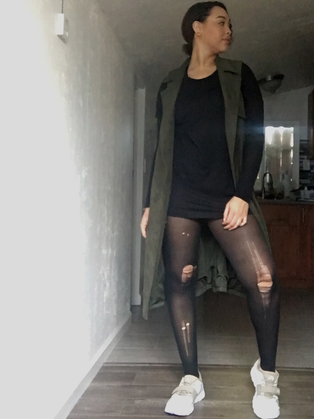 「ootd、minimalist 、yeezy、nike sb 、olivegreen」｜「Who What Wearのアイテム（ジャケット/アウター、グリーン系）」を使った、Tanaさん（レディース・175cm）の春コーディネートの1枚目の写真