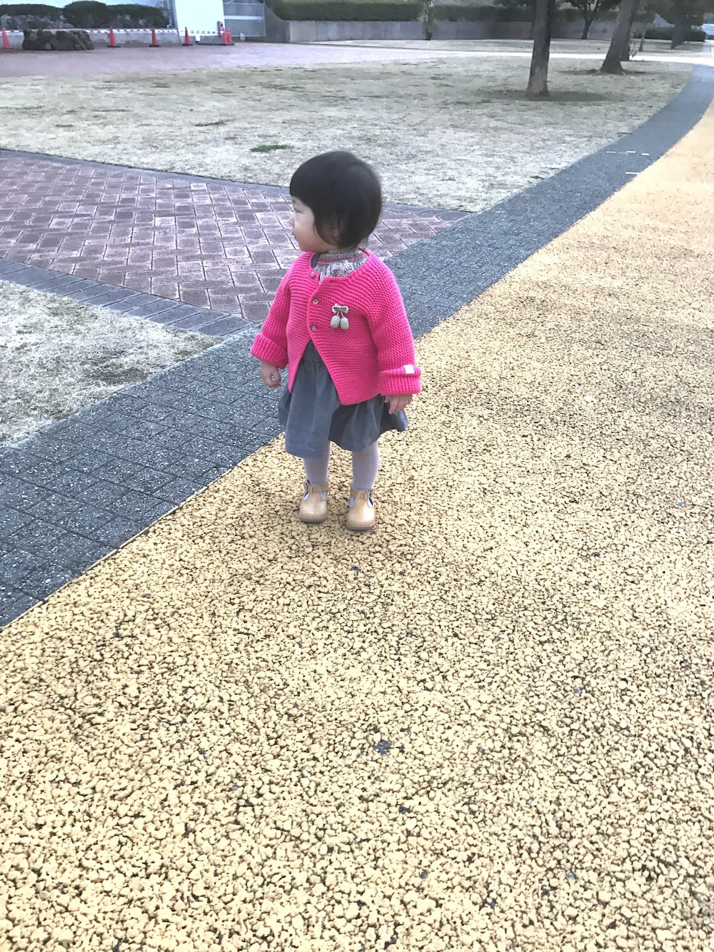 「カジュアル、休日スタイル、カーディガン、ハンドメイド、1歳、キッズコーデ」｜「ZOOMのアイテム（ブーツ、ベージュ系）」を使った、ryunbeさん（キッズ・80cm）の冬コーディネートの1枚目の写真