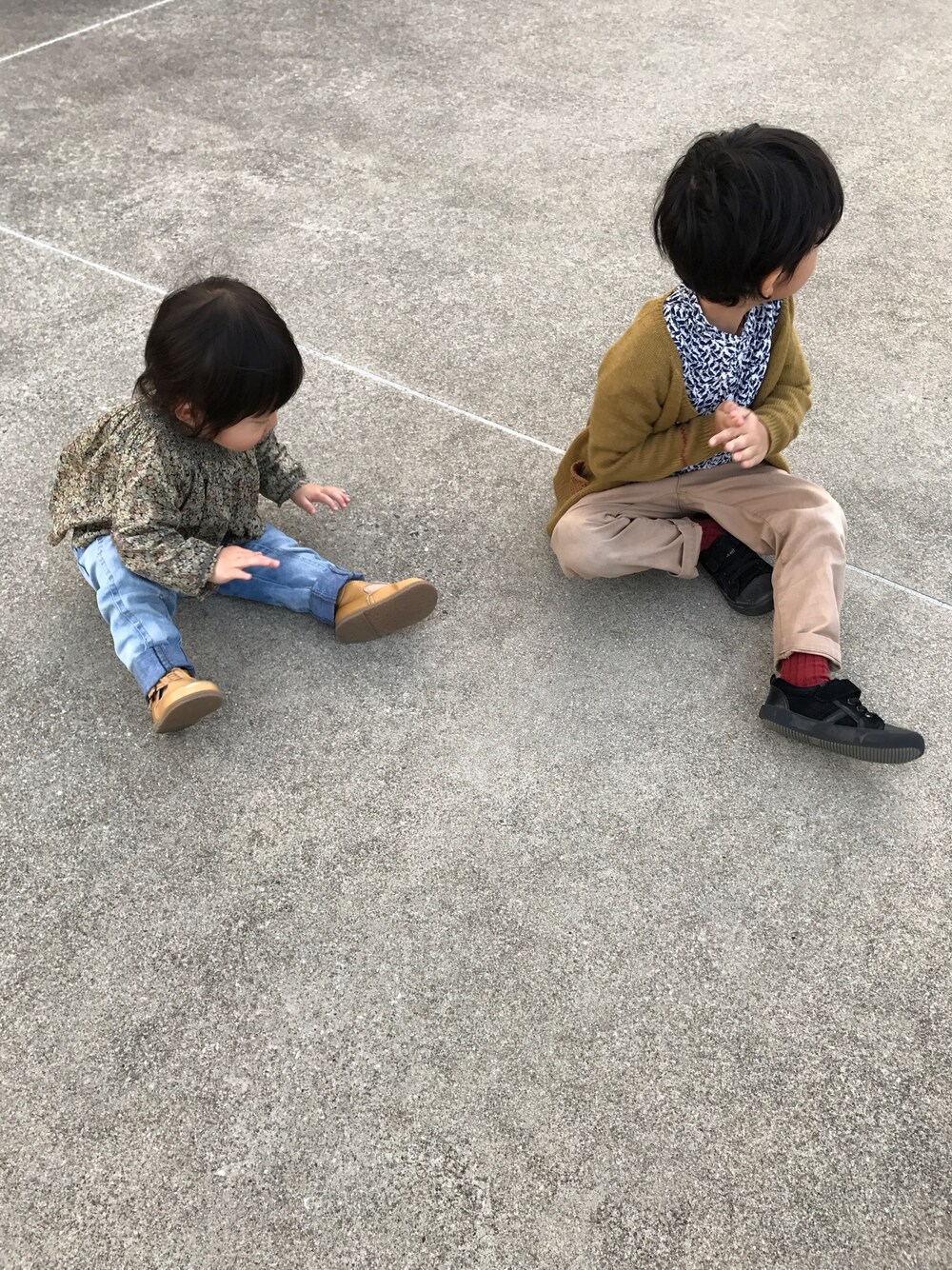 「春コーデ、兄妹コーデ、休日コーデ、キッズコーデ」｜「PEEP ZOOMのアイテム（シューズ、ベージュ系）」を使った、ryunbeさん（キッズ・80cm）の春コーディネートの1枚目の写真