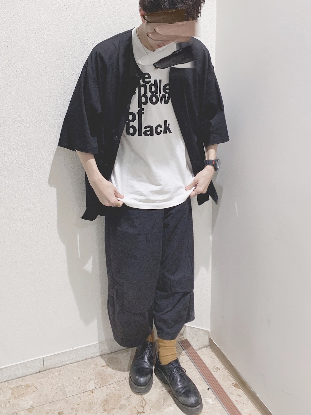 「お気に入りの服でデートに行こう、ゆるコーデ、UNIQLO、差し色、シンプルコーデ、ロンT、モード、黒の衝撃、川久保玲、お洒落さんとつながりたい」｜「BLACK COMME des GARCONSのアイテム（シャツ/ブラウス、ブラック系）」を使った、 # m a n aさん（メンズ・178cm）の冬コーディネートの1枚目の写真