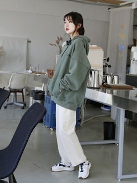 「アイテム（パーカー、グリーン系）」を使った、66ガールズさん（レディース・158cm）の秋コーディネート