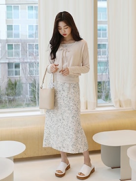 「アイテム（トップス、ベージュ系）」を使った、66ガールズさん（レディース・168cm）の春コーディネート