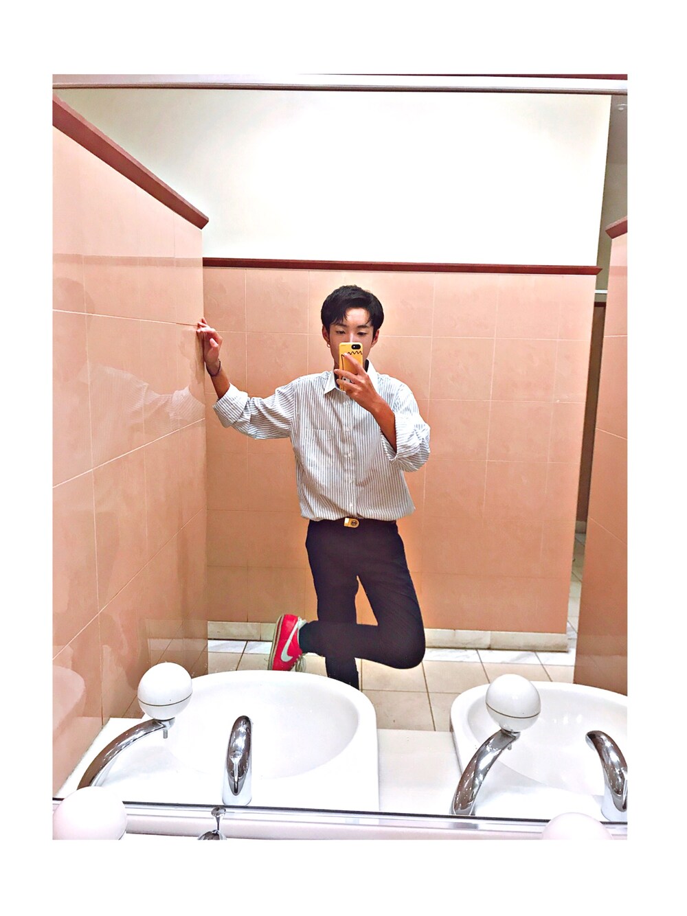 「シンプル、秋、秋のコーデ、おしゃれさんと繋がりたい、いいね、save、フォローお願いします🤑、スニーカー、NIKE、ルイヴィトン、GUCCI」｜「NIKEのアイテム（スニーカー、レッド系）」を使った、my name isKBさん（メンズ・174cm）の秋コーディネートの1枚目の写真