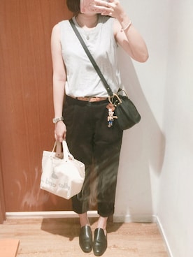 「LOWRYS FARM（ローリーズファーム）の８０ミコチノテーパードパンツ　744464 （チノパンツ）」を使った、えんさん（レディース・158cm）の夏コーディネート