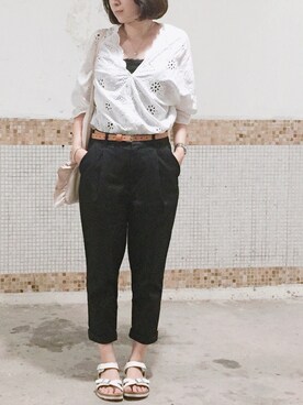 「LOWRYS FARM（ローリーズファーム）の８０ミコチノテーパードパンツ　744464 （チノパンツ）」を使った、えんさん（レディース・158cm）の夏コーディネート