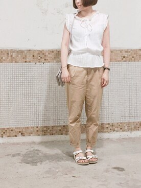 「LOWRYS FARM（ローリーズファーム）の８０ミコチノテーパードパンツ　744464 （チノパンツ）」を使った、えんさん（レディース・158cm）の夏コーディネート