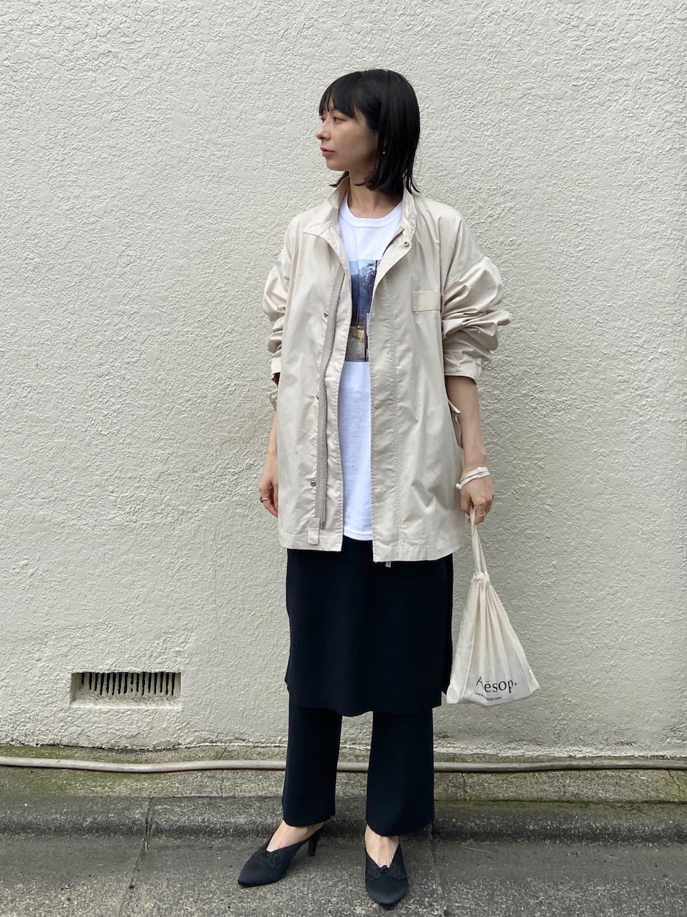 「シンプルコーデ、休日スタイル、オトナ女子、ラクチンコーデ、オーバーサイズ、アラフォー、おうちファッション、休日コーデ、アパートバイローリーズ、今日のコーデ」｜「A part byのCoNyミリタリーコート 910133（ミリタリージャケット、ホワイト系）」を使った、しまゆう☺︎さん（レディース・162cm）の春コーディネートの1枚目の写真