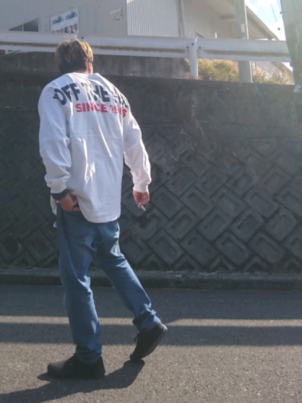「VANS、スニーカー、シンプル、ラフ、大人コーデ、カジュアル、ストリート、ロンT、デニムコーデ」｜「VANSのアイテム（スニーカー、ブラック系）」を使った、mightyfly12さん（メンズ・177cm）の春コーディネートの1枚目の写真