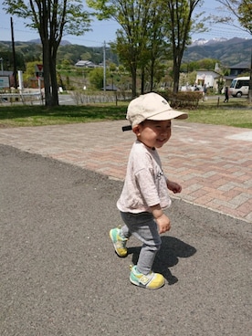 「1歳半」｜「アイテム（キャップ）」を使った、とわん1105さん（キッズ・80cm）の春コーディネート