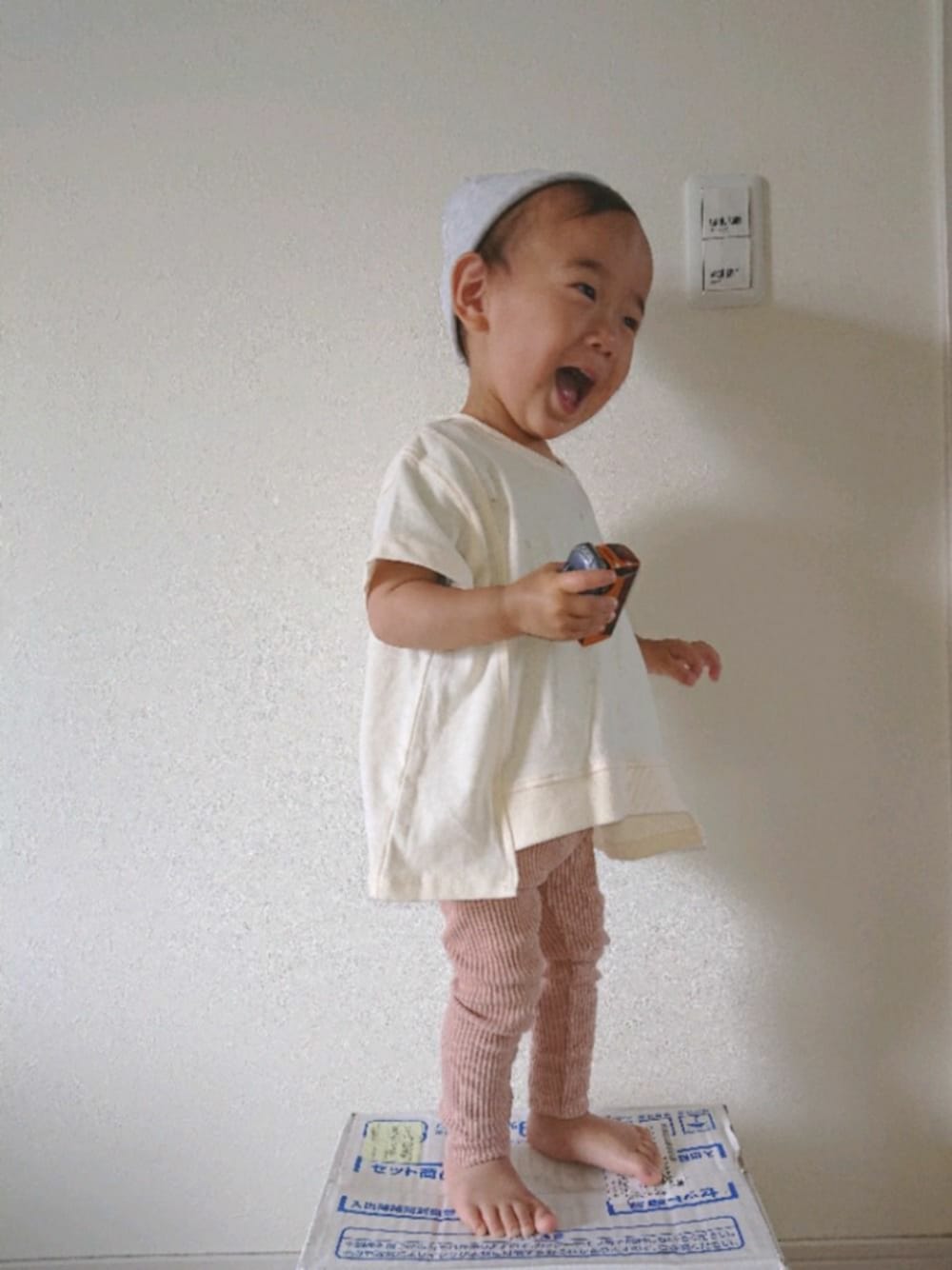 「1歳半、おとこのこ、男の子、リブレギンス、韓国子供服、オーバーサイズ、ピンク、男の子コーデ、春夏コーデ、ビーニー」｜「H&Mのアイテム（ニットキャップ/ビーニー、グレー系）」を使った、とわん1105さん（キッズ・80cm）の春コーディネートの1枚目の写真
