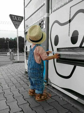 「ストローハット」｜「アイテム（サロペット/オーバーオール）」を使った、とわん1105さん（キッズ・80cm）の夏コーディネート