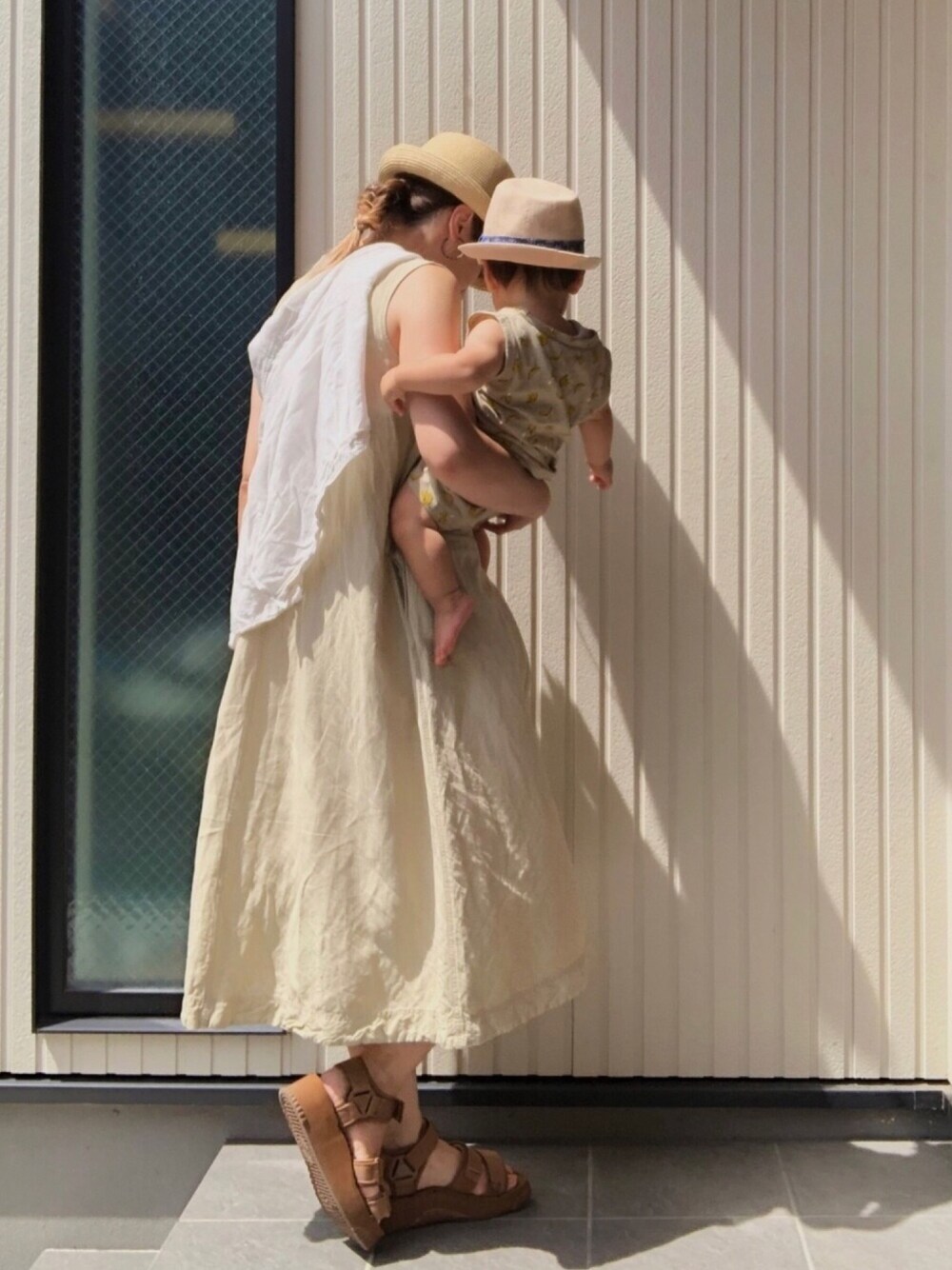 「ユニクロ、しまむら様、おやこーで。、ワントーンコーデ、バナナ、1歳、男の子」｜「西松屋のアイテム（ハット、ベージュ系）」を使った、mai✺maiさん（レディース・158cm）の夏コーディネートの1枚目の写真