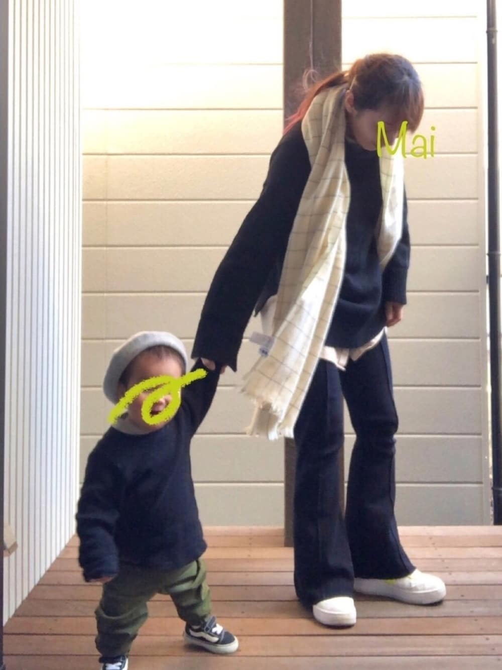 「シンプルコーデ、おやこーで。、黒、スニーカーコーデ、ベレー帽、1歳、男の子」｜「💫のアイテム（その他、その他）」を使った、mai✺maiさん（レディース・158cm）の冬コーディネートの1枚目の写真