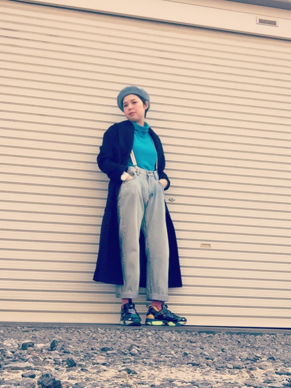 「UNIQLOのアイテム（デニムパンツ、ブルー系）」を使った、AYAさん（レディース・160cm）の冬コーディネートの1枚目の写真