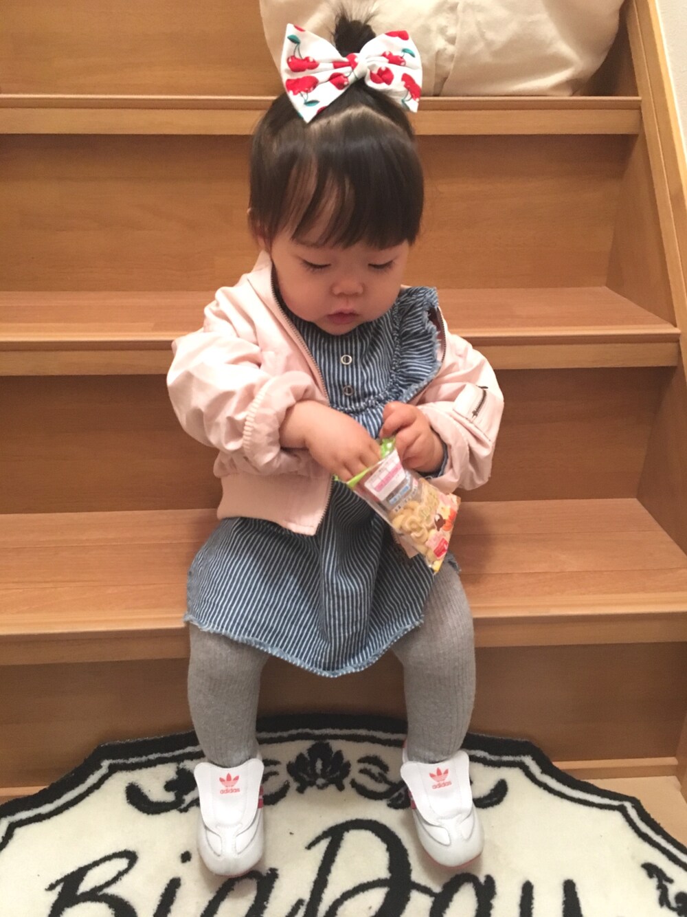 「ZARA KIDSのアイテム（ワンピース、ブルー系）」を使った、cocoさん（キッズ・70cm）の春コーディネートの1枚目の写真