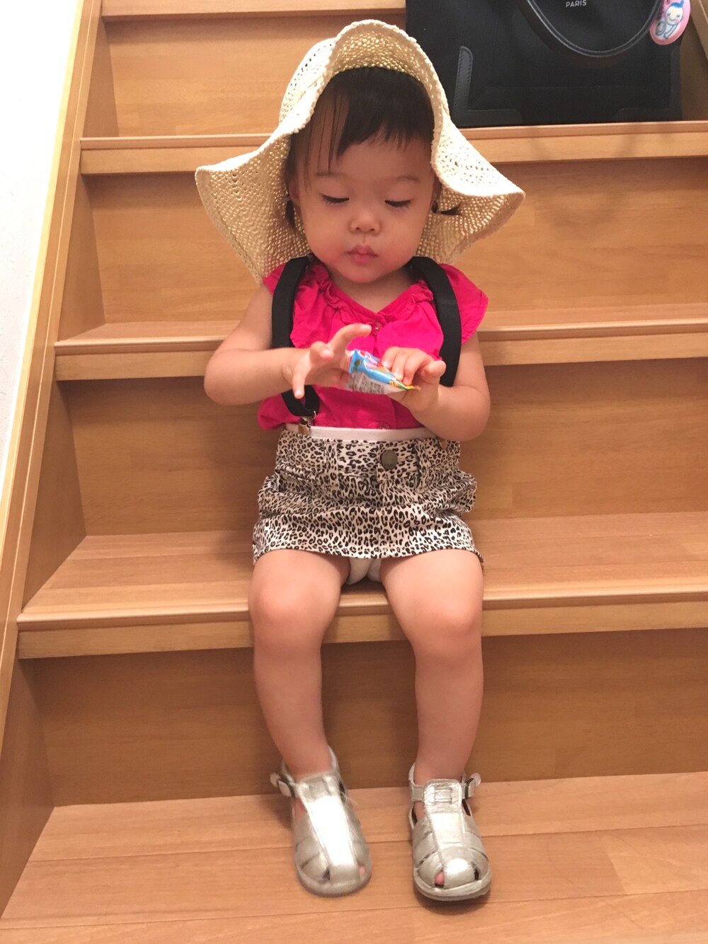 「babyGAPのアイテム（ハット、ベージュ系）」を使った、cocoさん（キッズ・70cm）の夏コーディネートの1枚目の写真