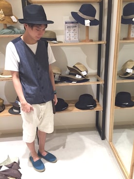 「ベスト×Tシャツ」｜「アイテム（スリッポン）」を使った、Kazuma Mさん（メンズ・169cm）の秋コーディネート