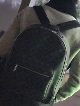 「LOUIS VUITTON（ルイヴィトン）のアイテム（バックパック/リュック、ブラック系）」を使った、森山貴史さん（メンズ・175cm）の春コーディネート