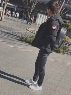 「LOUIS VUITTON（ルイヴィトン）のアイテム（バックパック/リュック、ブラック系）」を使った、森山貴史さん（メンズ・175cm）の春コーディネート