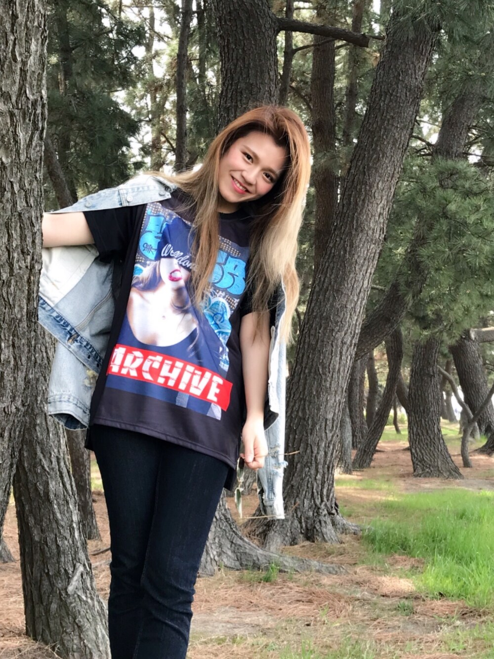 「夏、プチプラ、ブラックエボリューション、メンズライク、メンズＴシャツ、ラクチンコーデ、デニム、デニムジャケット、レジエボ、黒」｜「BLACK　EVOLUTIONのビックシルエットT　ガールズプリント　ユニセックス　ジェンダーレス（Tシャツ/カットソー、ブラック系）」を使った、ちゃんはる♡さん（レディース・165cm）の夏コーディネートの1枚目の写真
