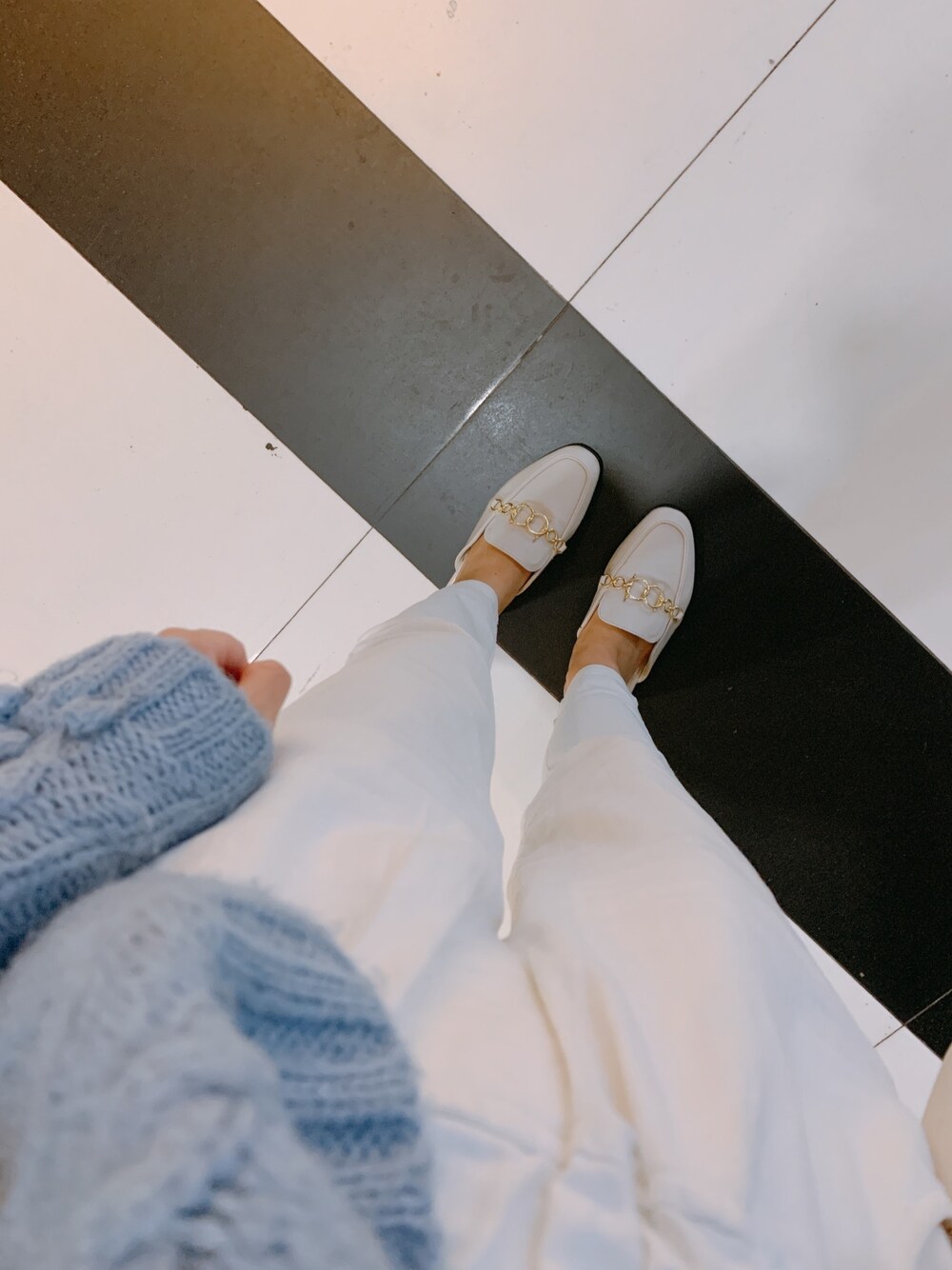 「日系极简、休闲、冬コーデ」｜「ZARAのアイテム（ローファー、ホワイト系）」を使った、元气さん（レディース・155cm）の冬コーディネートの1枚目の写真