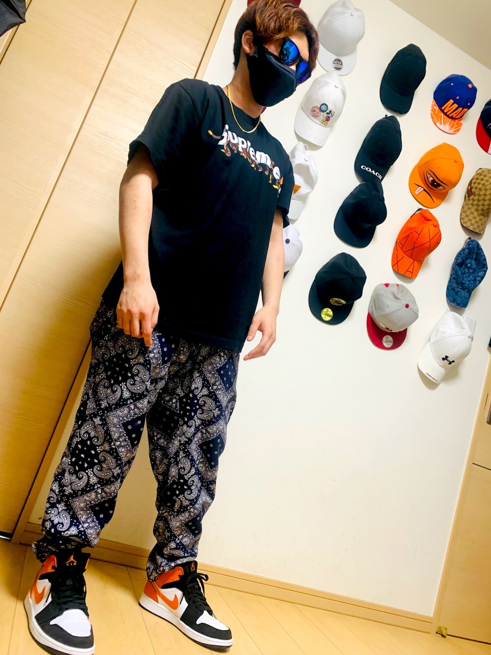 「休日スタイル、おしゃれさんと繋がりたい、低身長、MSSD、ペイズリー柄パンツ、supreme、エアジョーダン1」｜「NIKEのアイテム（スニーカー、オレンジ系）」を使った、ikaros0622さん（メンズ・163cm）の夏コーディネートの1枚目の写真