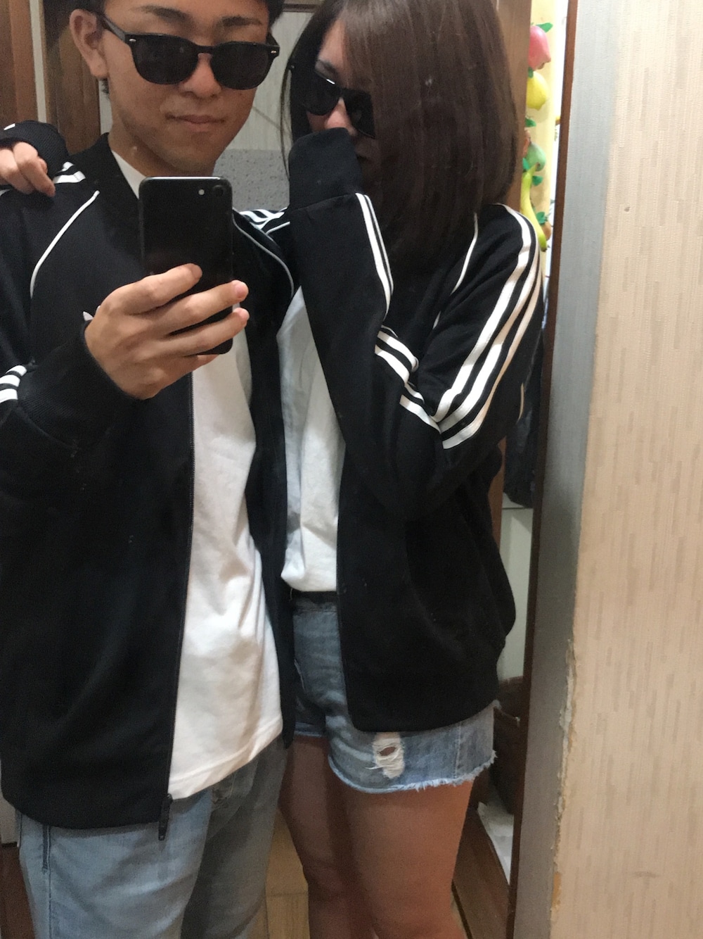 「アディダスオリジナルス、ディズニーコーデ、ペアルック、お洒落さんとつながりたい、カップルコーデ」｜「adidas Originalsの【adidas】SST TRACK TOP（ジャージ、ブラック系）」を使った、リュウさん（メンズ・170cm）の夏コーディネートの1枚目の写真