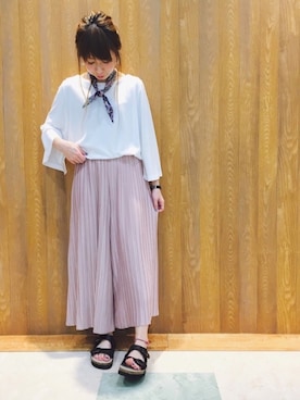 「くすみピンク」｜「アイテム（財布/小物）」を使った、Maaakiさん（レディース・152cm）の春コーディネート