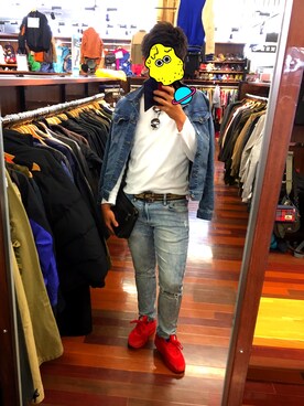 「Guess（ゲス）のアイテム（クラッチバッグ）」を使った、折井 赳さん（メンズ・177cm）の春コーディネート