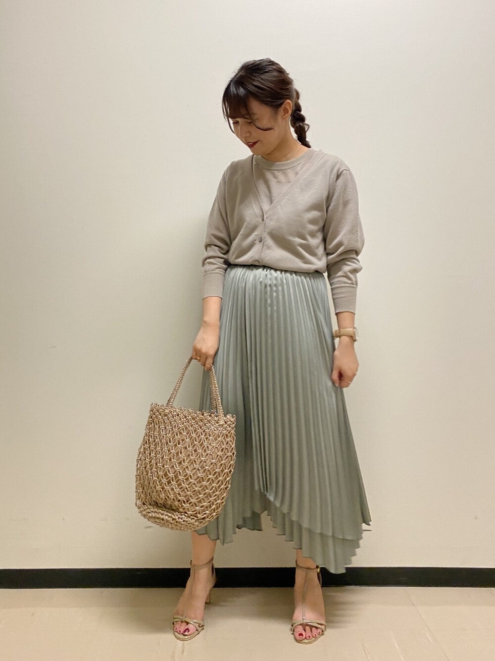 「キレイめ、春夏コーデ、おでかけ、フレアスカート、サテンスカート、きれいめコーディネート、アンサンブル、休日スタイル、休日コーデ」｜「Te chichiの◎サテンラッププリーツスカート（スカート、グリーン系）」を使った、ERIKAさん（レディース・157cm）の夏コーディネートの1枚目の写真
