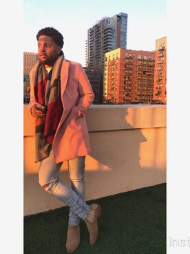 「アイテム（トレンチコート、ピンク系）」を使った、Christopher Wealthさん（メンズ・180cm）の秋コーディネート