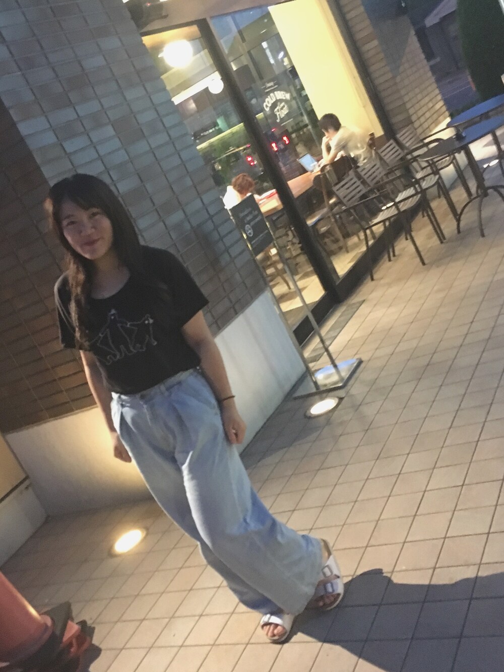 「GUのアイテム（デニムパンツ、ブルー系）」を使った、はるかさん（レディース・165cm）の夏コーディネートの1枚目の写真