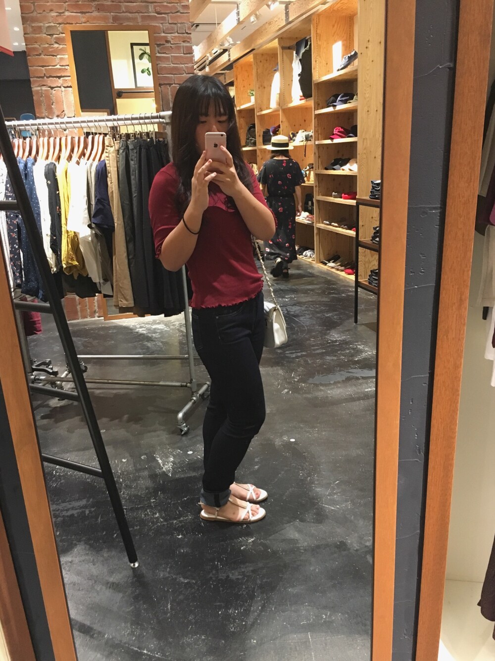 「休日コーデ」｜「UNIQLOのアイテム（パンツ、ブルー系）」を使った、はるかさん（レディース・165cm）の夏コーディネートの1枚目の写真