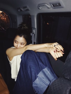 「Ray BEAMS（レイビームス）のアイテム（ニット/セーター、ホワイト系）」を使った、優津季さん（レディース・165cm）の秋コーディネート