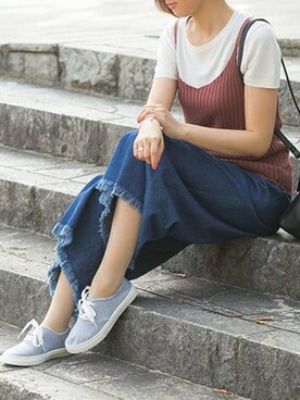 「welleg（ウェレッグ）のシンプルスニーカー（スニーカー、グレー系）」を使った、みさみささん（レディース・162cm）の春コーディネート