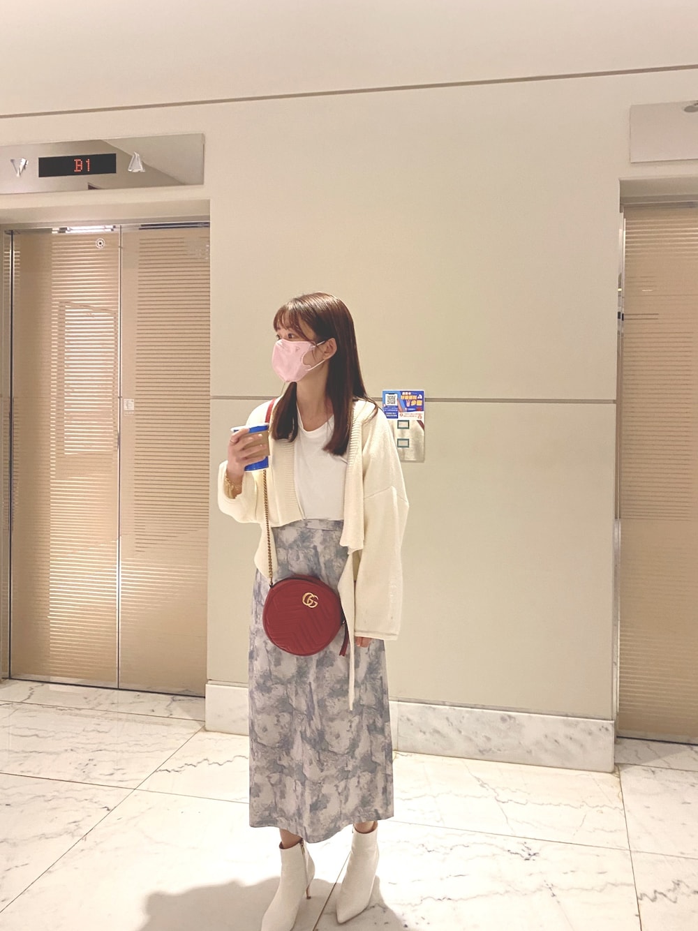 「Taiwan、kaohsiung、tgif」｜「koreaのアイテム（ノーカラージャケット、ベージュ系）」を使った、Hanさん（レディース・160cm）の冬コーディネートの1枚目の写真