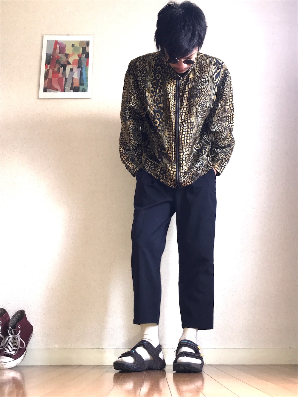 「ナイキ、NIKE、サンダルに靴下、ひょう柄、ヘビ柄、ワイドパンツ、丸サングラス、クロコダイル、看護師、調子乗ってる系男子」｜「JOURNAL STANDARDのアイテム（スラックス、ブルー系）」を使った、野生のあっきーな♂（看護師）さん（メンズ・175cm）の夏コーディネートの1枚目の写真