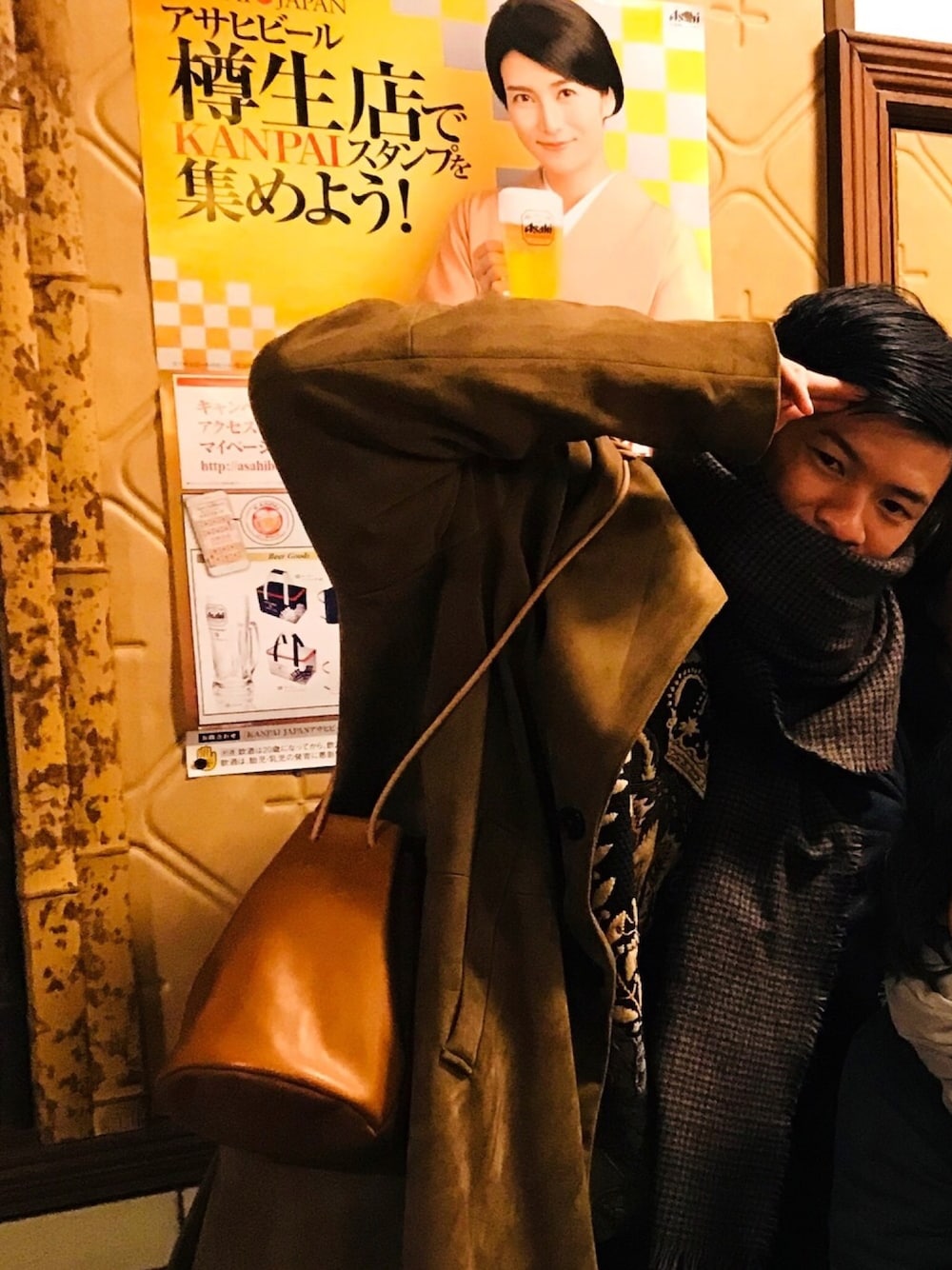 「ステンカラーコート、スウェード、ZARA、レザーバック、ストール、柄、看護師、おしゃれさんと繋がりたい、お洒落さんとつながりたい、春」｜「ZARAのアイテム（ステンカラーコート、ブラウン系）」を使った、野生のあっきーな♂（看護師）さん（メンズ・175cm）の春コーディネートの1枚目の写真