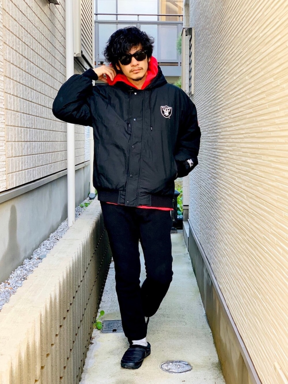 「ピンクパーカー、ダウンジャケット、ビックシルエット、adidas originals、ザノースフェイス、看護師、看護師の休日、レイバンサングラス、グラミチ、アウトドアミックス」｜「adidas Originalsのアイテム（ダウンジャケット/コート、ブラック系）」を使った、野生のあっきーな♂（看護師）さん（メンズ・175cm）の冬コーディネートの1枚目の写真