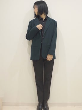 「黒シャツ」｜「アイテム（テーラードジャケット）」を使った、かおりさん（レディース・160cm）の冬コーディネート