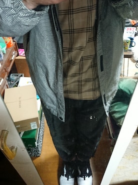 「アイテム（マウンテンパーカー、シルバー系）」を使った、髪つきざるさん（メンズ・172cm）の春コーディネート