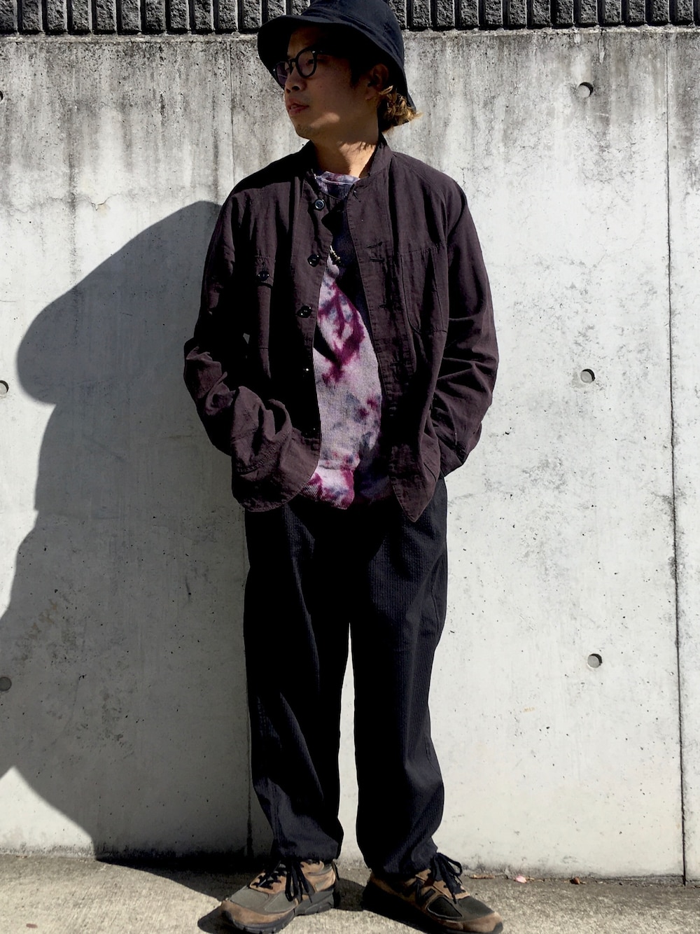 「タイダイ、NEEDLES、New Balance、south2 west８、お洒落さんとつながりたい、春コーデ」｜「Needlesのアイテム（カバーオール、パープル系）」を使った、tkhellowさん（メンズ・165cm）の春コーディネートの1枚目の写真