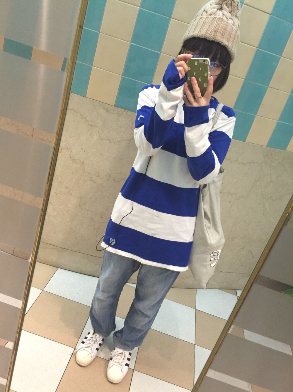 「リバーシブルー、ボーダー、オーシバル、古着、古着MIX、カジュアル、スーパースター、ゆるコーデ、オーバーサイズ、メンズライク」｜「ORCIVALのアイテム（Tシャツ/カットソー、ブルー系）」を使った、おおのさん（レディース・149cm）の冬コーディネートの1枚目の写真