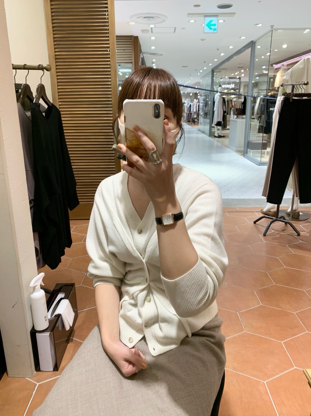 「大人カジュアル、きれいめカジュアル、大人かわいい、RIVEDROITE、リヴドロワ、シンプル、ワントーンコーデ、白ニット、ファッションの力を信じよう、シルバーアクセサリー」｜「RIVE DROITEの着こなし広がる　カシミヤ10%マルチウェイニット　（長袖）（ニット/セーター、ホワイト系）」を使った、ayanoさん（レディース・158cm）の冬コーディネートの1枚目の写真