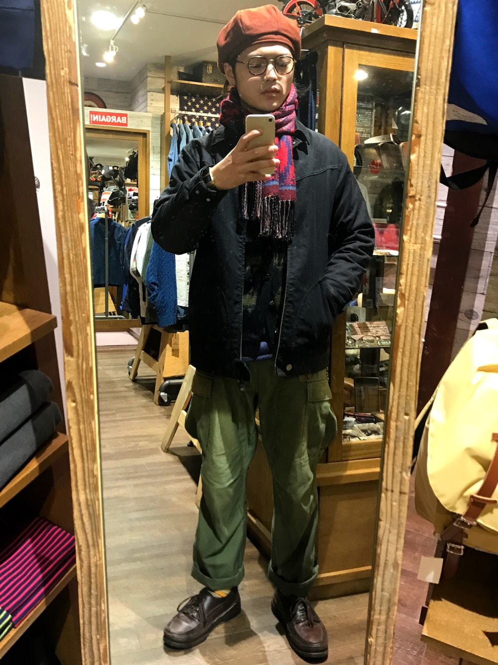 「FOB FACTORY、DECOMP、PENDLETON、FreeCity、Russell Moccasin ラッセルモカシン、アメカジ、浮いたもん勝ち」｜「こんなセーターのアイテム（ニット/セーター、ブラック系）」を使った、ボーイさん（メンズ・175cm）の冬コーディネートの1枚目の写真