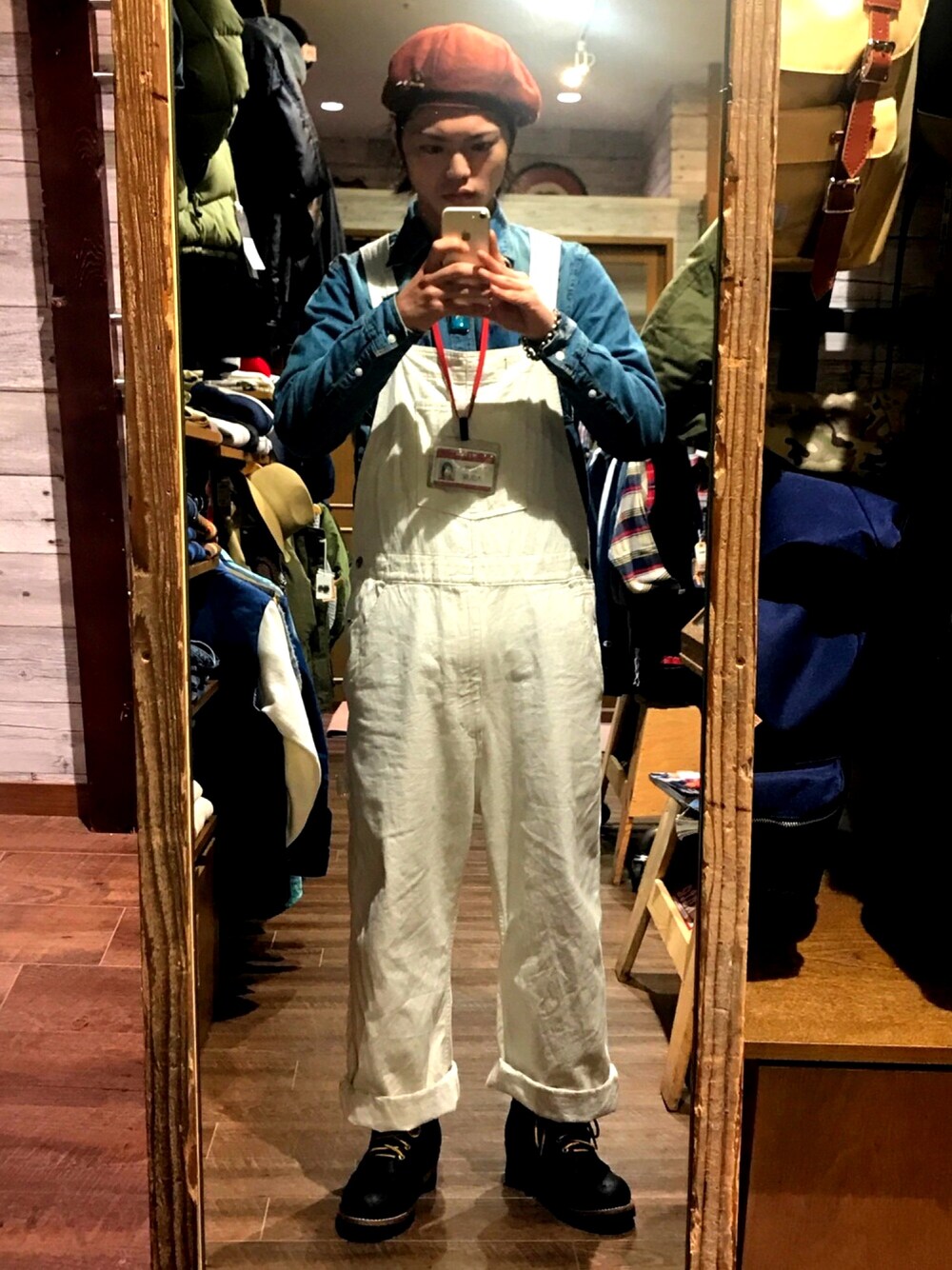 「アメカジ、今日の店頭コーデ、パンダっぽい、ピンバッジ」｜「WHITE'S BOOTSのアイテム（ブーツ、ブラウン系）」を使った、ボーイさん（メンズ・175cm）の冬コーディネートの1枚目の写真